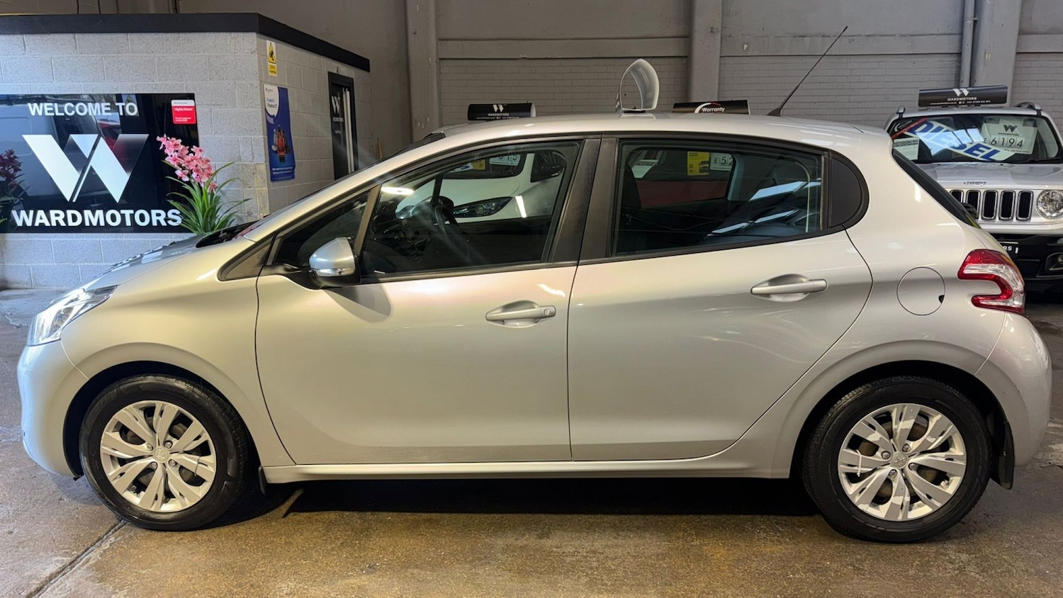 Used Peugeot 208 2013 for sale - 77289177: Photo 2