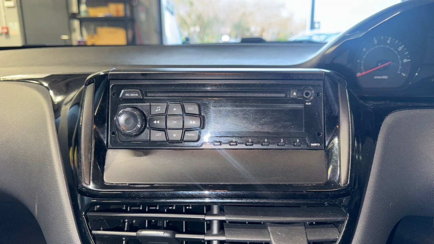 Used Peugeot 208 2013 for sale - 77289177: Photo 24