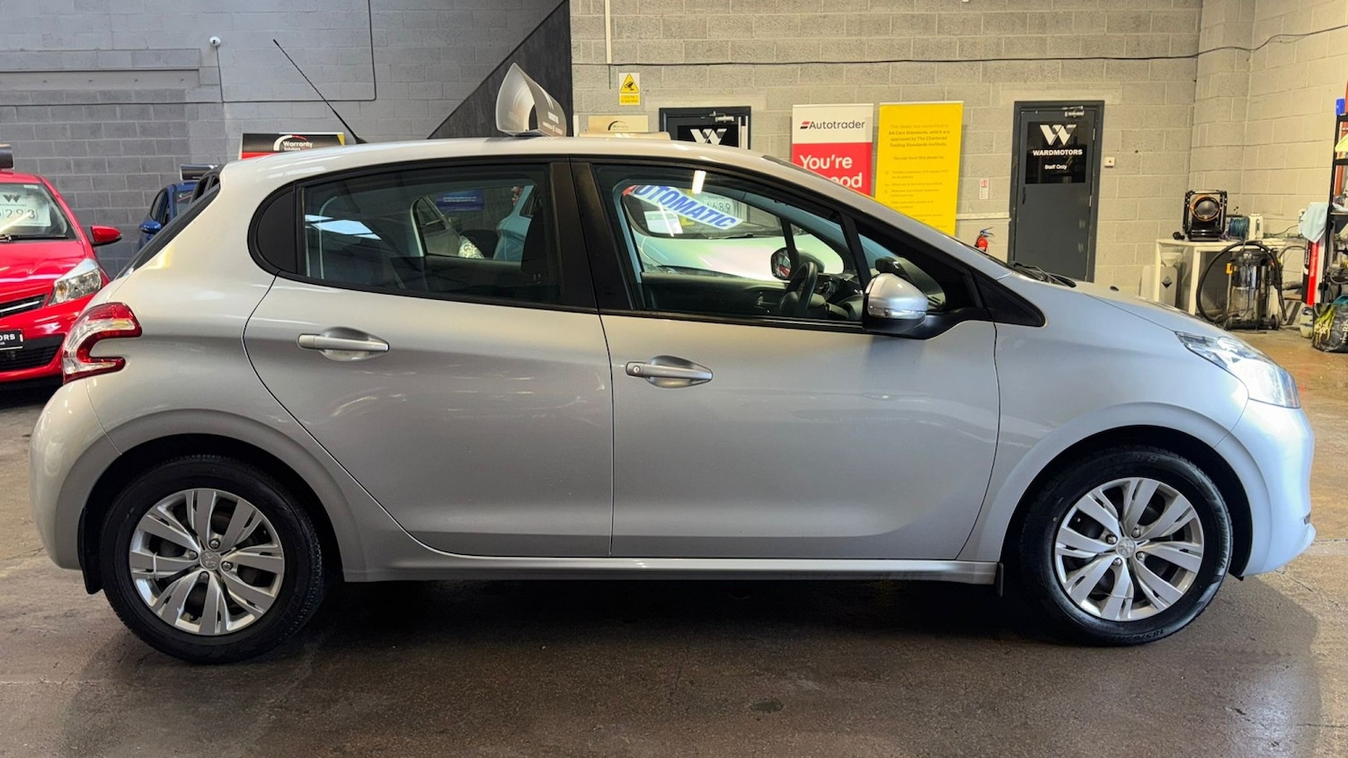 Used Peugeot 208 2013 for sale - 77289177: Photo 9