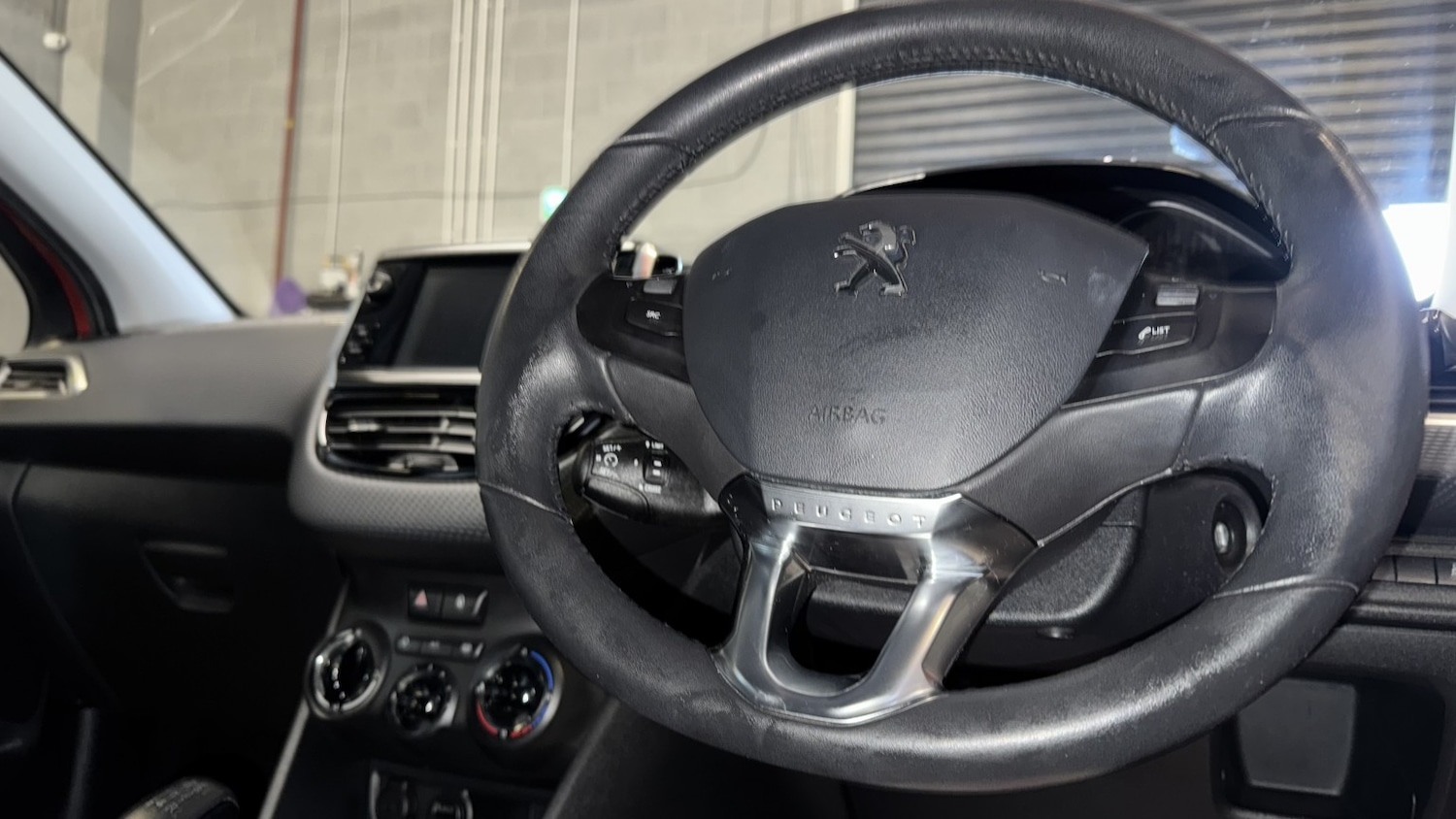 Used Peugeot 2008 2015 for sale - 77638619: Photo 24