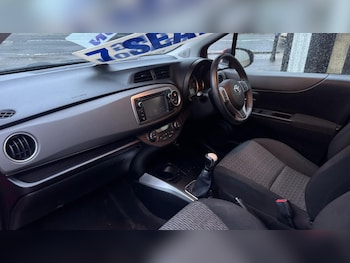 Used Toyota Yaris 2014 for sale - 76855411: Photo