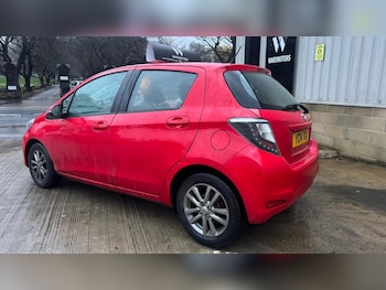 Used Toyota Yaris 2014 for sale - 76855411: Photo