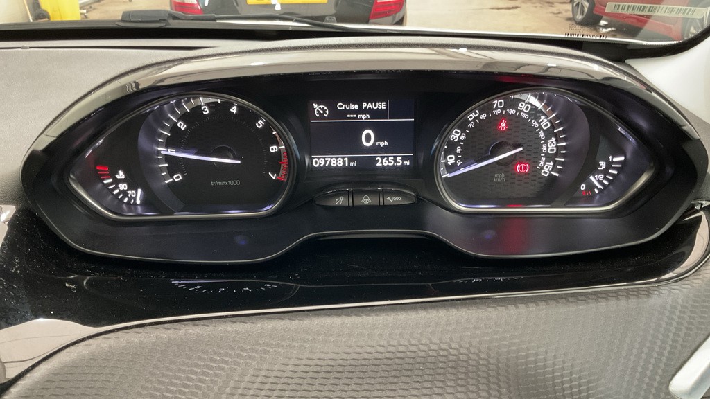 Used Peugeot 2008 2017 for sale - 77897799: Photo 8