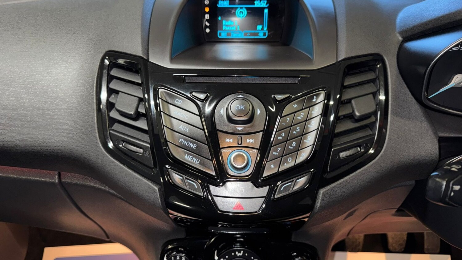 Used Ford Fiesta 2013 for sale - 76673251: Photo 24