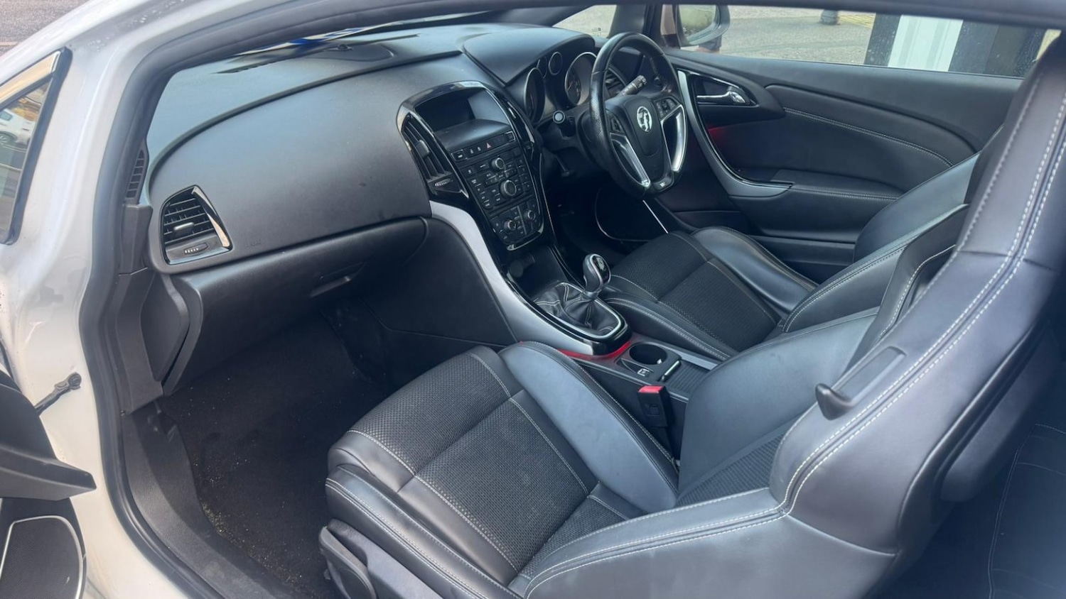 Used Vauxhall Astra GTC 2013 for sale - 77014838: Photo 2