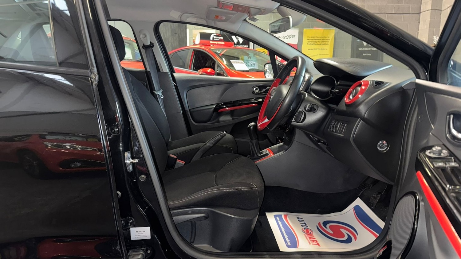 Used Renault Clio 2014 for sale - 76785139: Photo 11