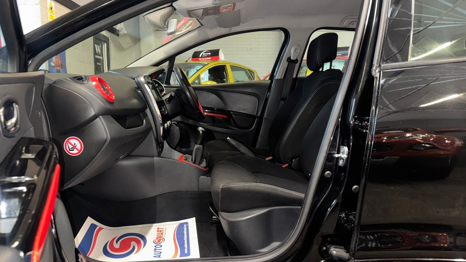 Used Renault Clio 2014 for sale - 76785139: Photo 17