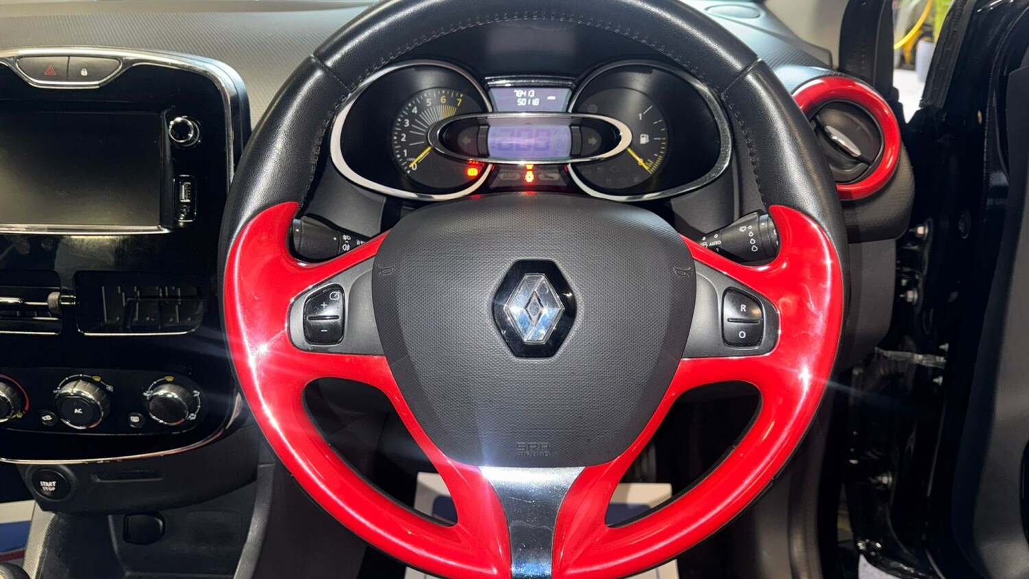 Used Renault Clio 2014 for sale - 76785139: Photo 22