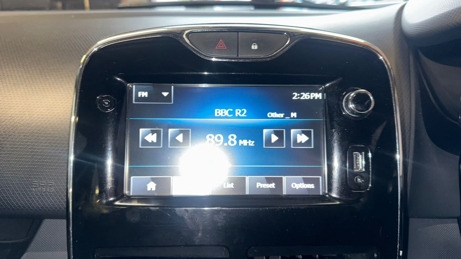 Used Renault Clio 2014 for sale - 76785139: Photo 24