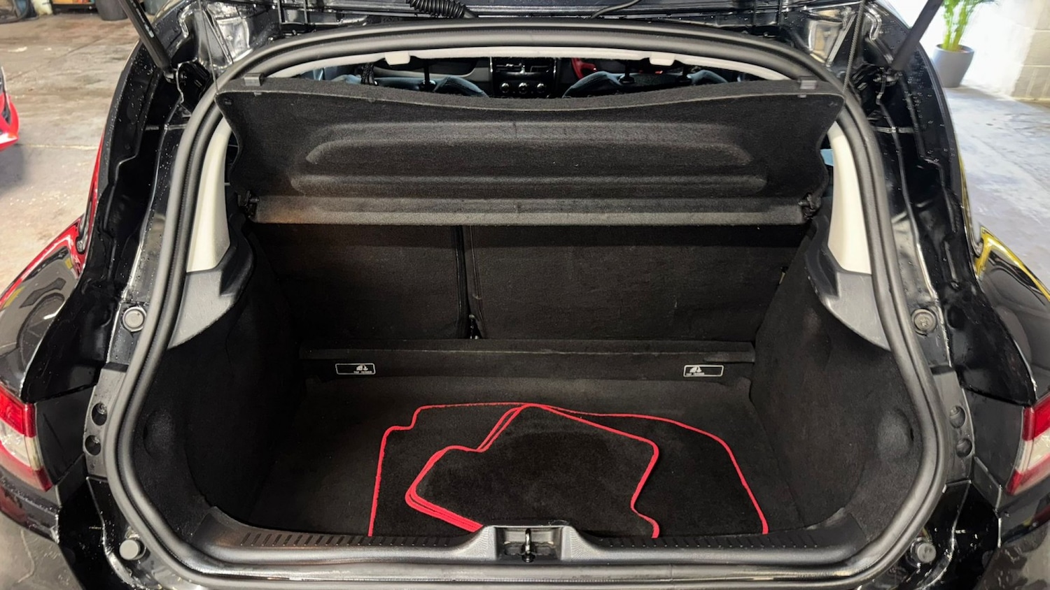 Used Renault Clio 2014 for sale - 76785139: Photo 37