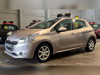 Used Peugeot 208 2014 for sale - 77162151: Photo