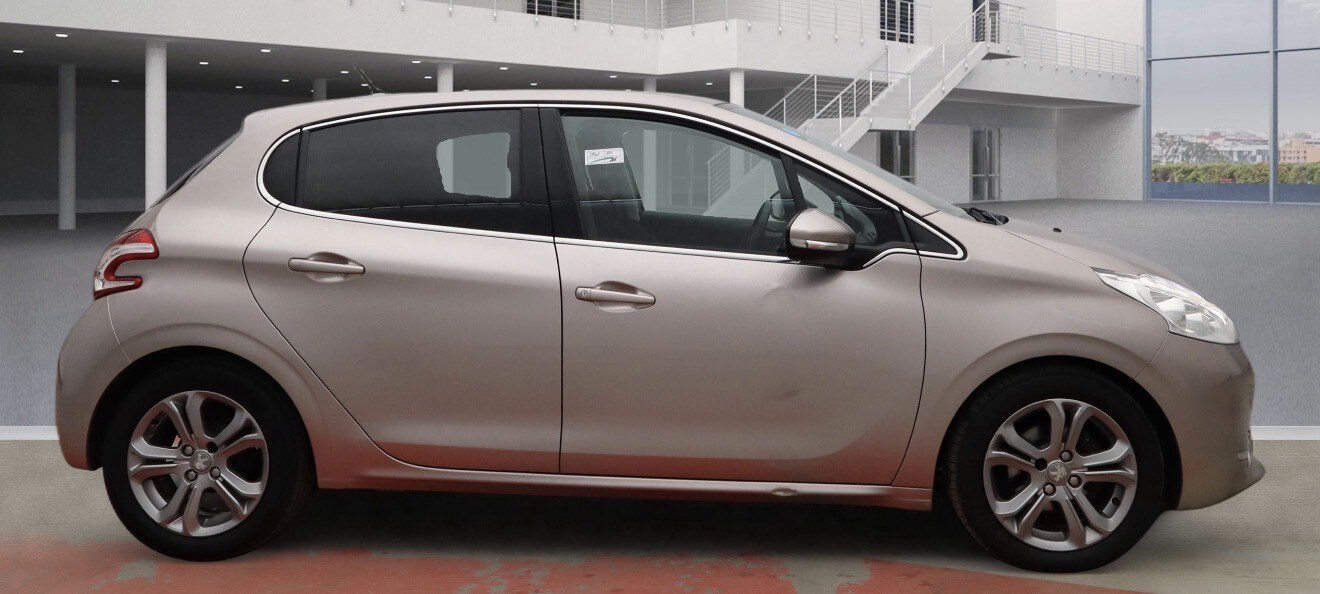 Used Peugeot 208 2014 for sale - 77558560: Photo 9