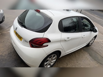 Used Peugeot 208 2016 for sale - 77020570: Photo