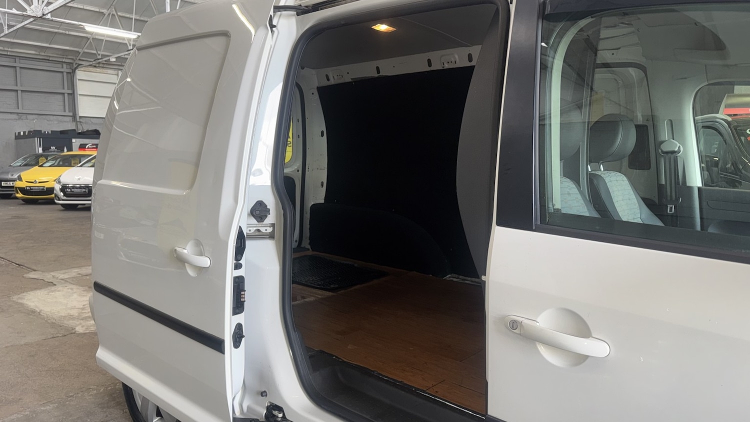 Used Volkswagen Caddy Maxi 2013 for sale - 78141056: Photo 27