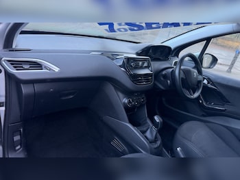 Used Peugeot 208 2013 for sale - 77237088: Photo