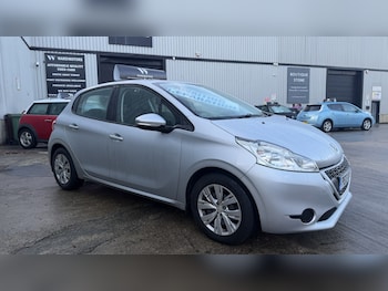 Used Peugeot 208 2013 for sale - 77237088: Photo
