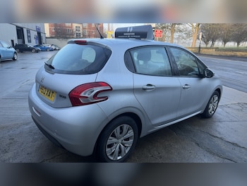 Used Peugeot 208 2013 for sale - 77237088: Photo