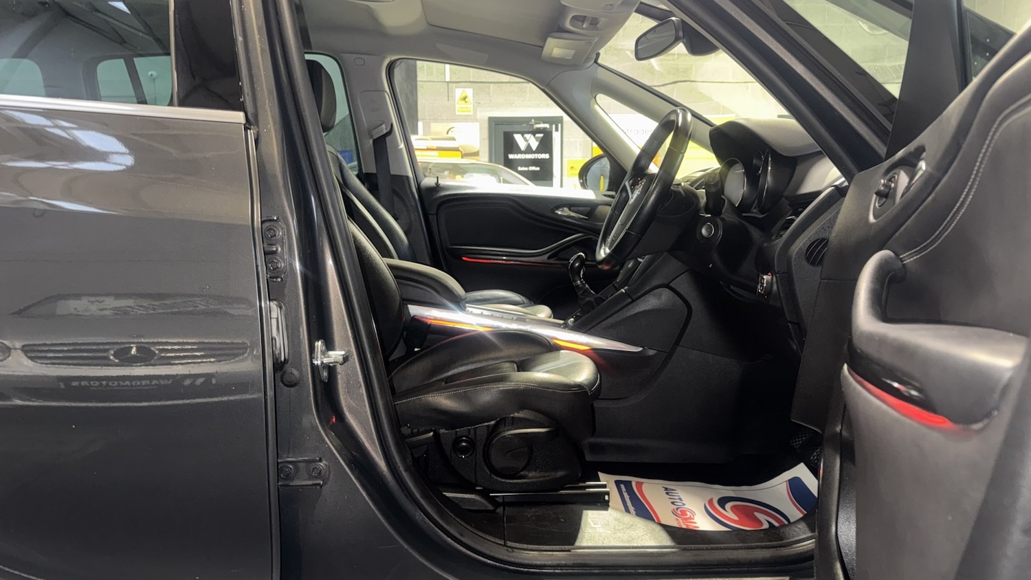 Used Vauxhall Zafira Tourer 2015 for sale - 77622494: Photo 11