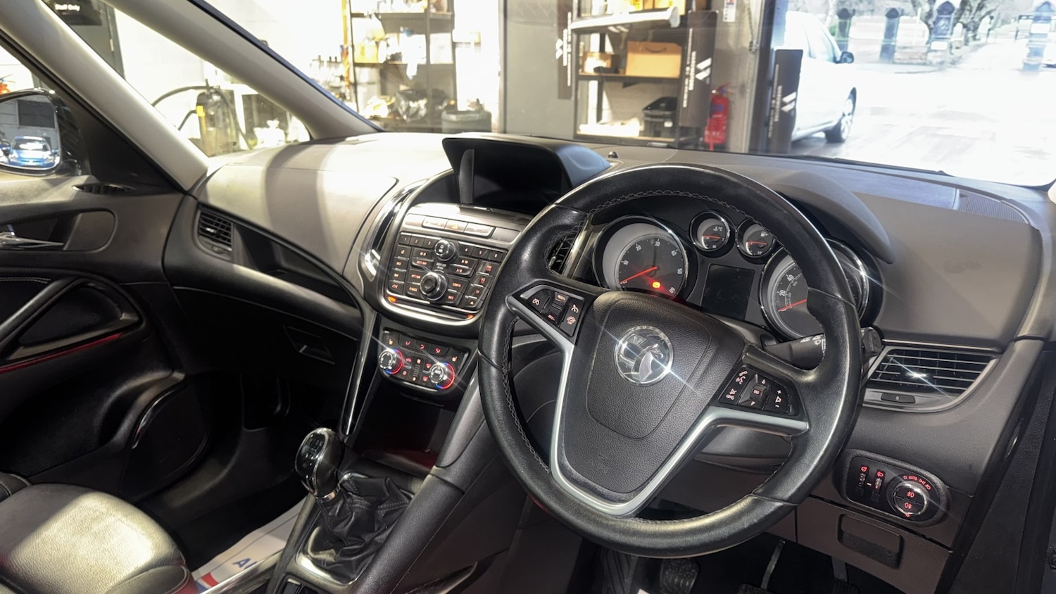 Used Vauxhall Zafira Tourer 2015 for sale - 77622494: Photo 12