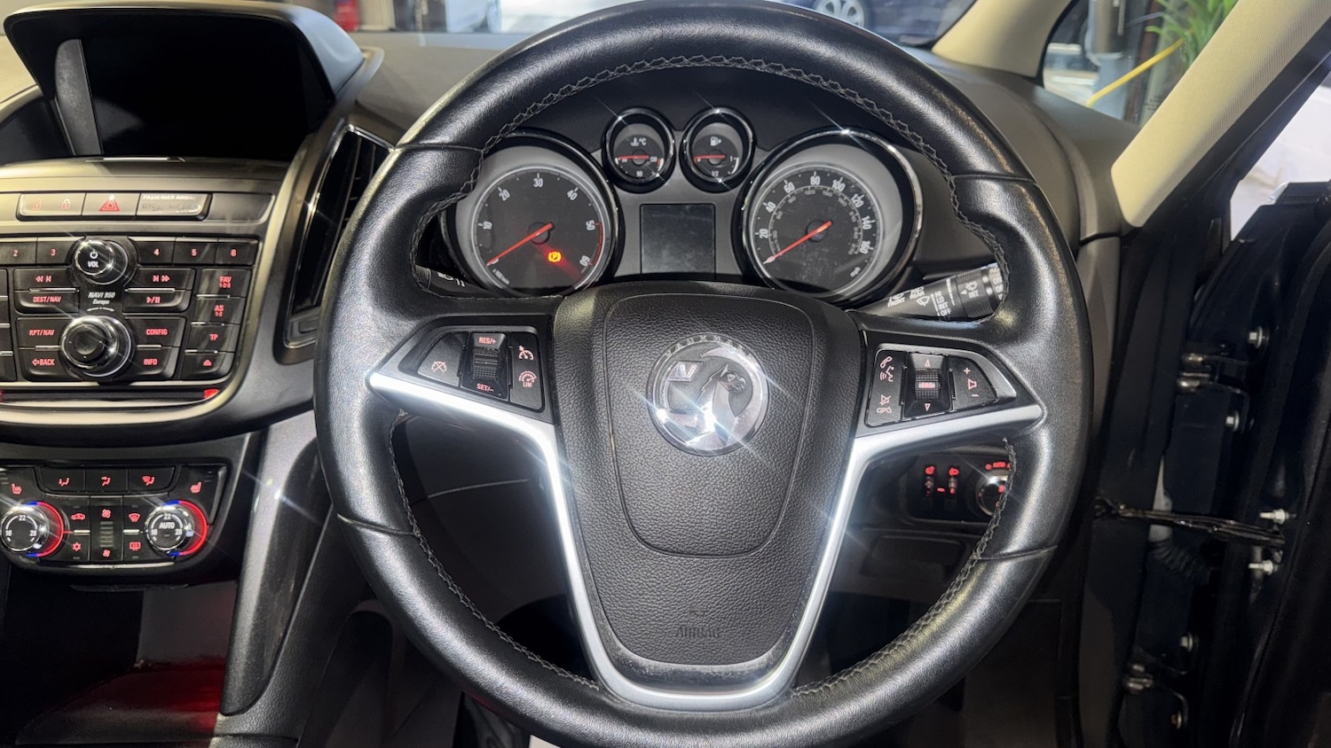 Used Vauxhall Zafira Tourer 2015 for sale - 77622494: Photo 22