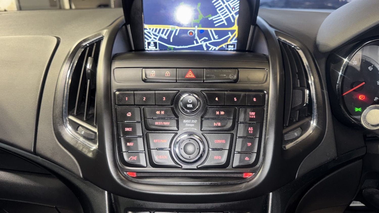 Used Vauxhall Zafira Tourer 2015 for sale - 77622494: Photo 29