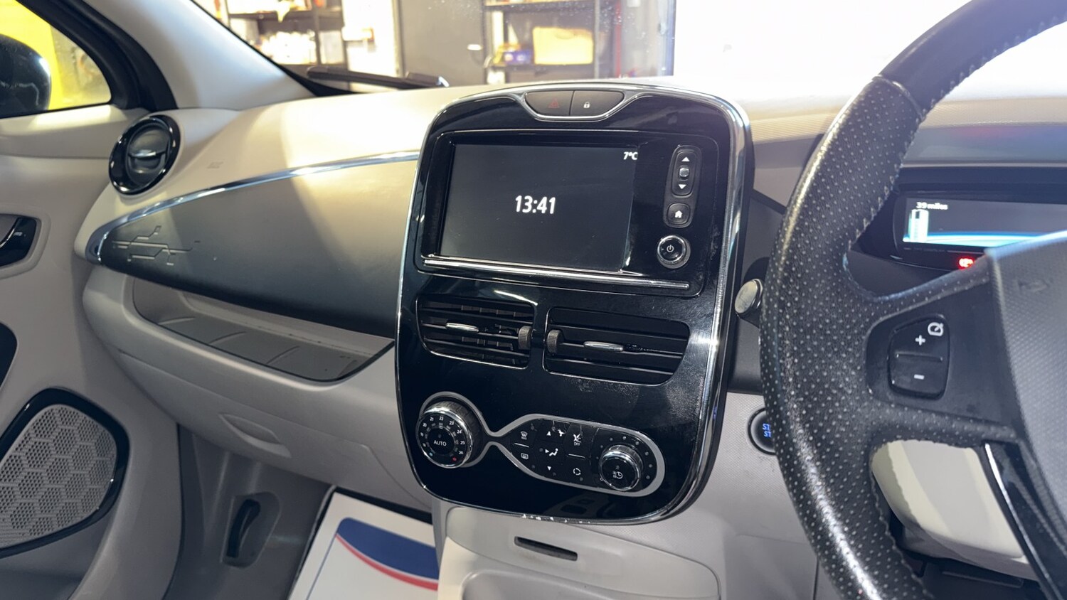 Used Renault Zoe 2013 for sale - 78112105: Photo 22