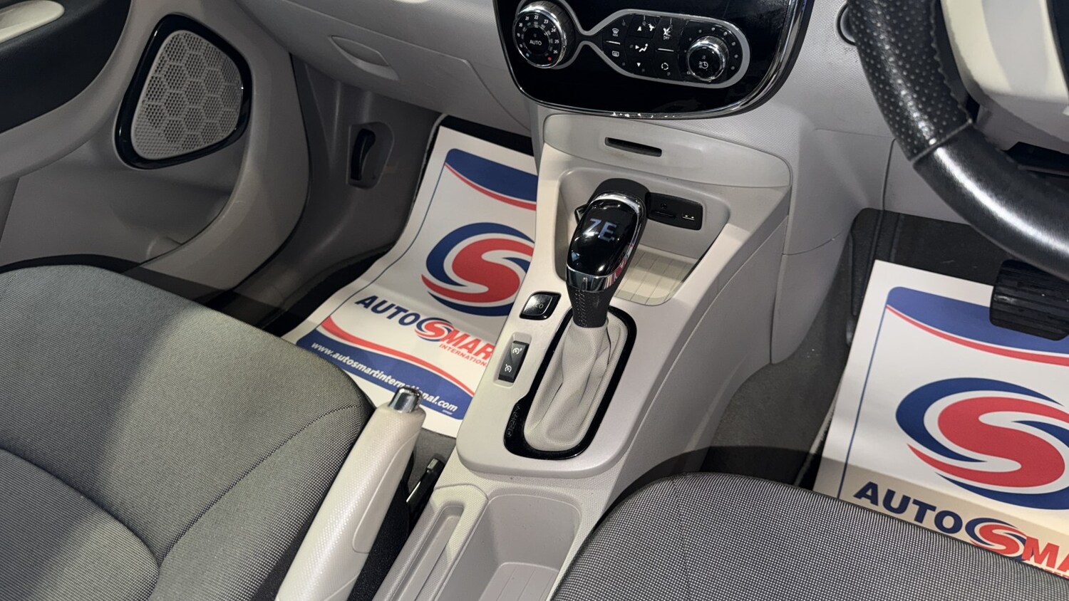 Used Renault Zoe 2013 for sale - 78112105: Photo 23