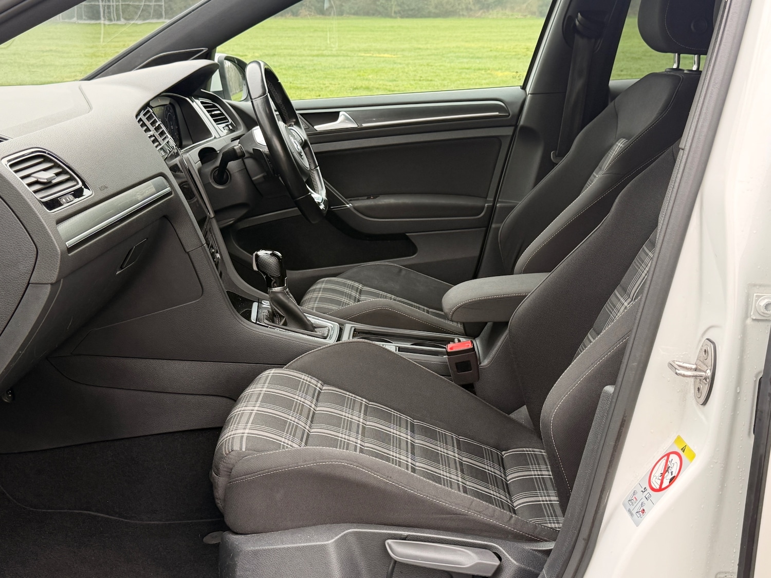 Used Volkswagen Golf 2017 for sale - 77837254: Photo 15