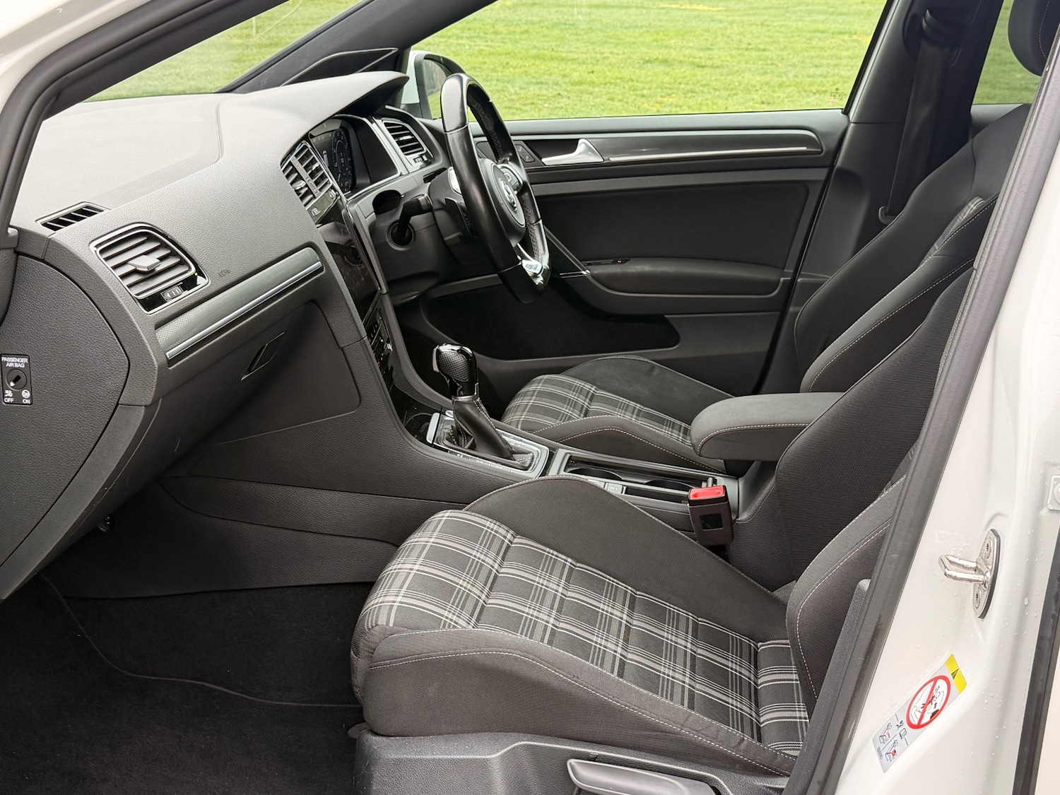 Used Volkswagen Golf 2017 for sale - 77837254: Photo 9