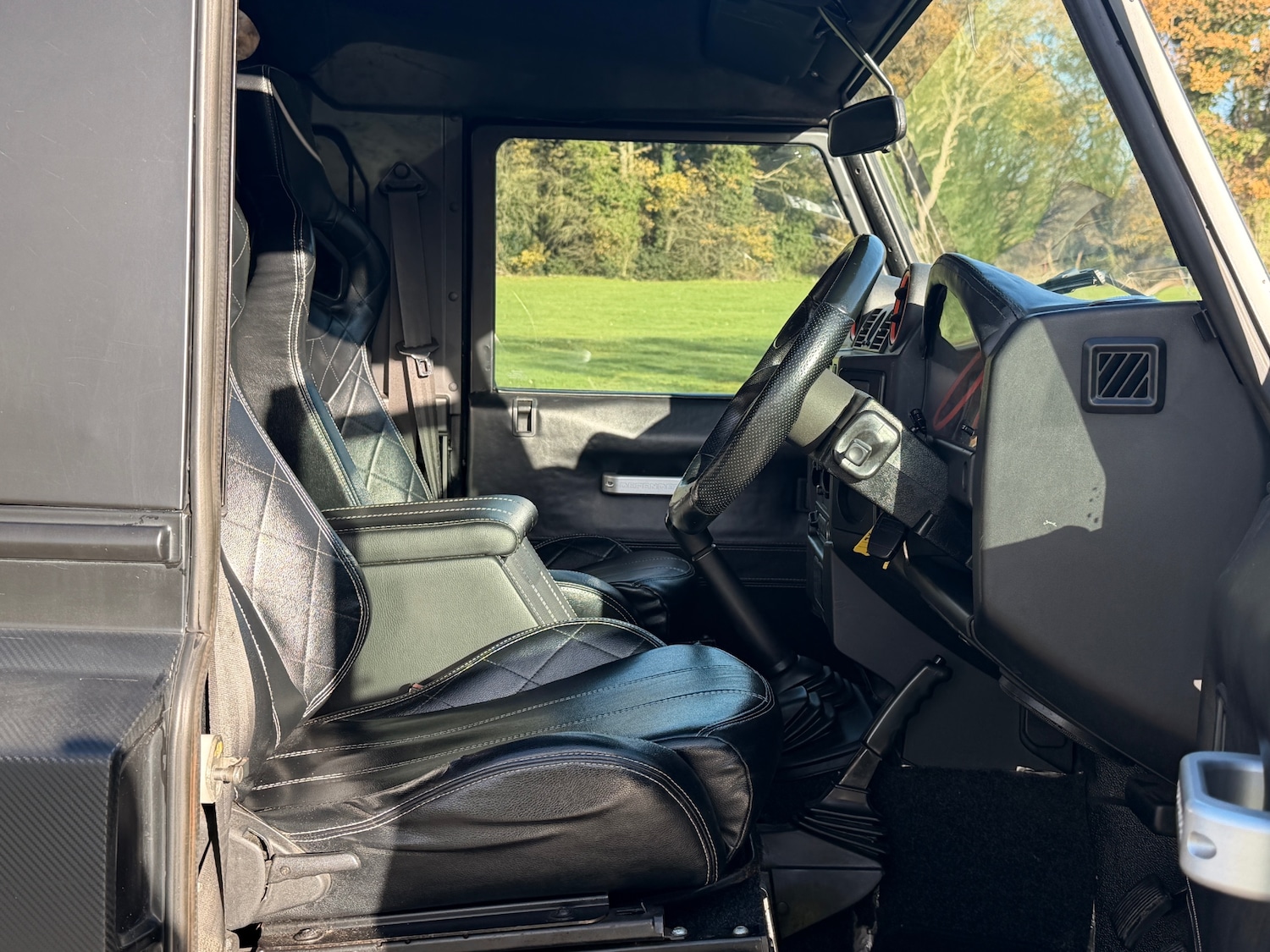 Used Land Rover Defender 2010 for sale - 76784711: Photo 11