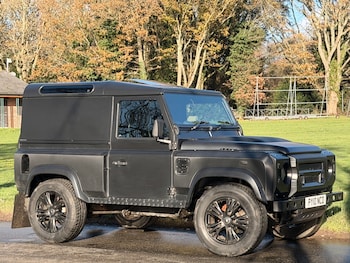 Land Rover - Defender