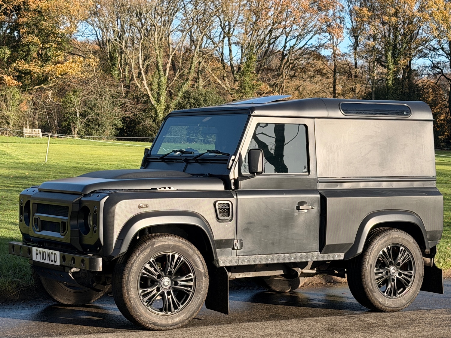 Used Land Rover Defender 2010 for sale - 76784711: Photo 2