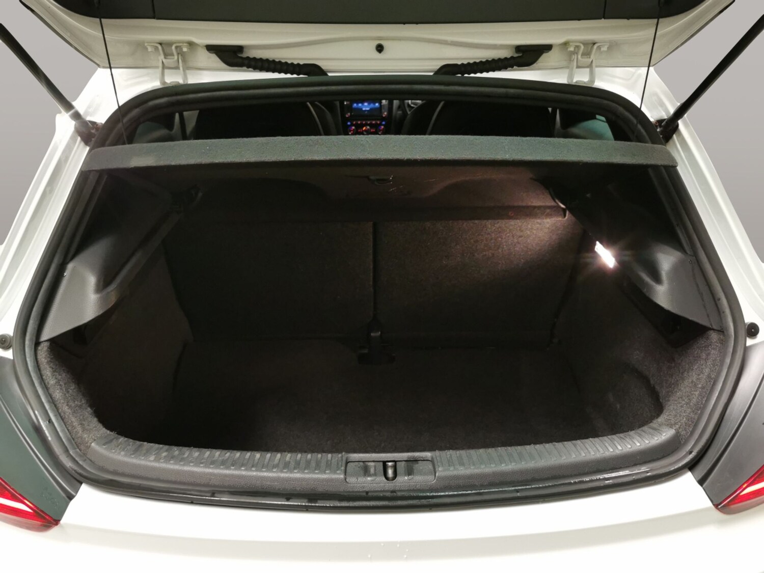 Used Volkswagen Scirocco for sale - 77790000: Photo 28