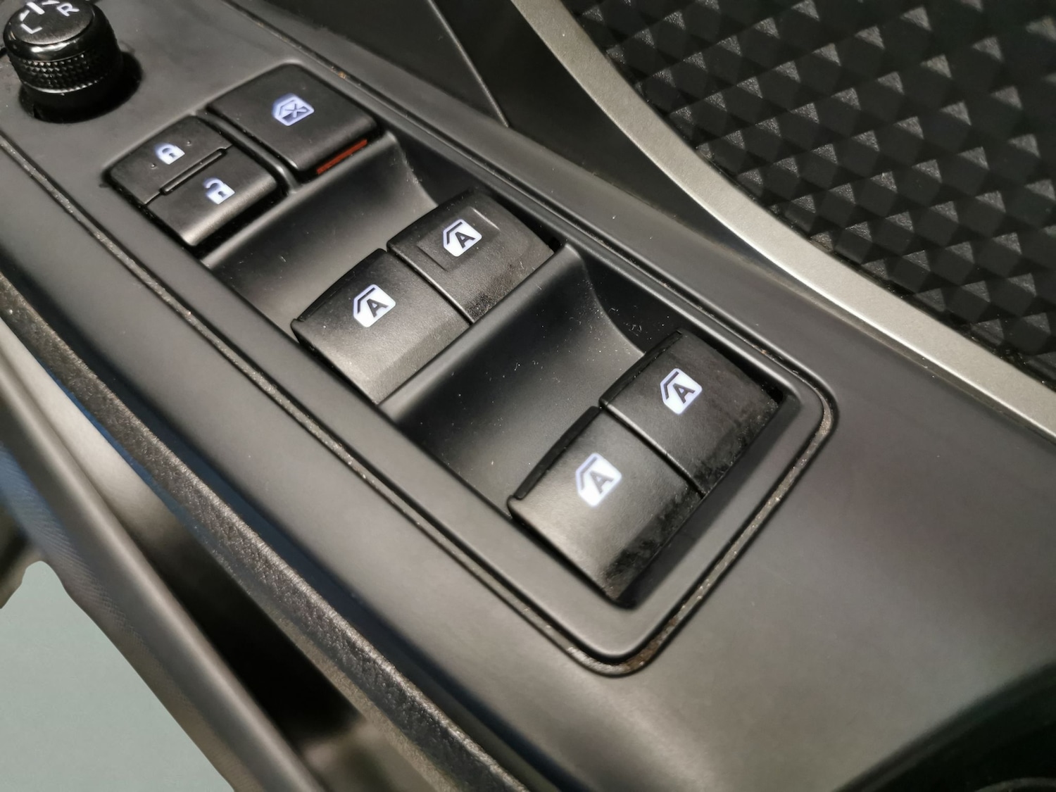 Used Toyota C-HR 2019 for sale - 76390347: Photo 18