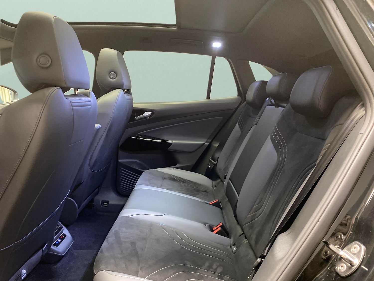 Used Volkswagen ID.4 2023 for sale - 78178102: Photo 30