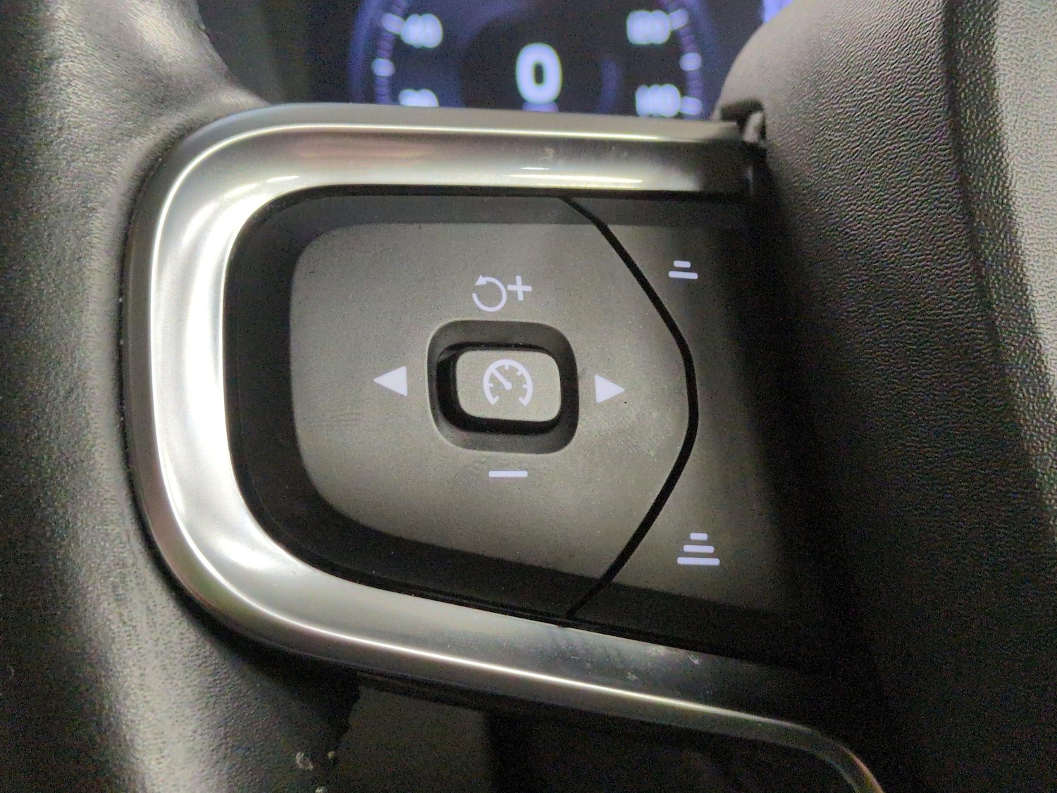 Used Volvo XC40 2021 for sale - 77255730: Photo 24