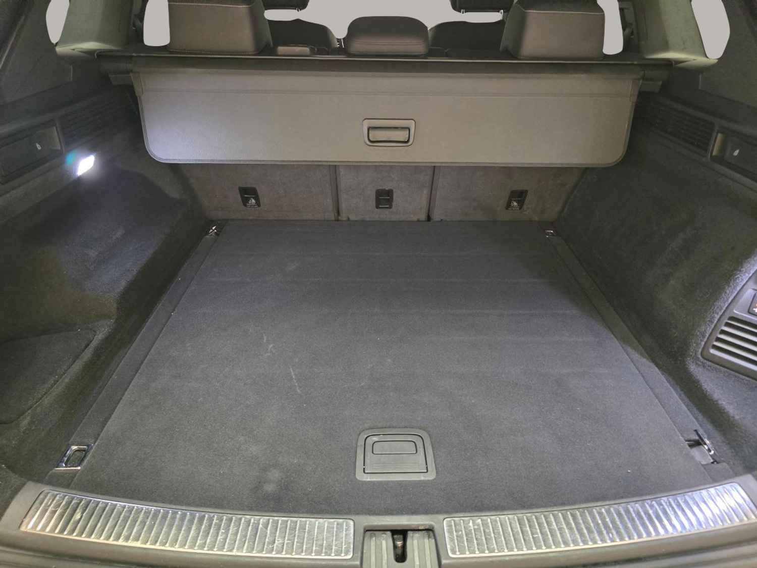 Used Volkswagen Touareg 2019 for sale - 77003122: Photo 32