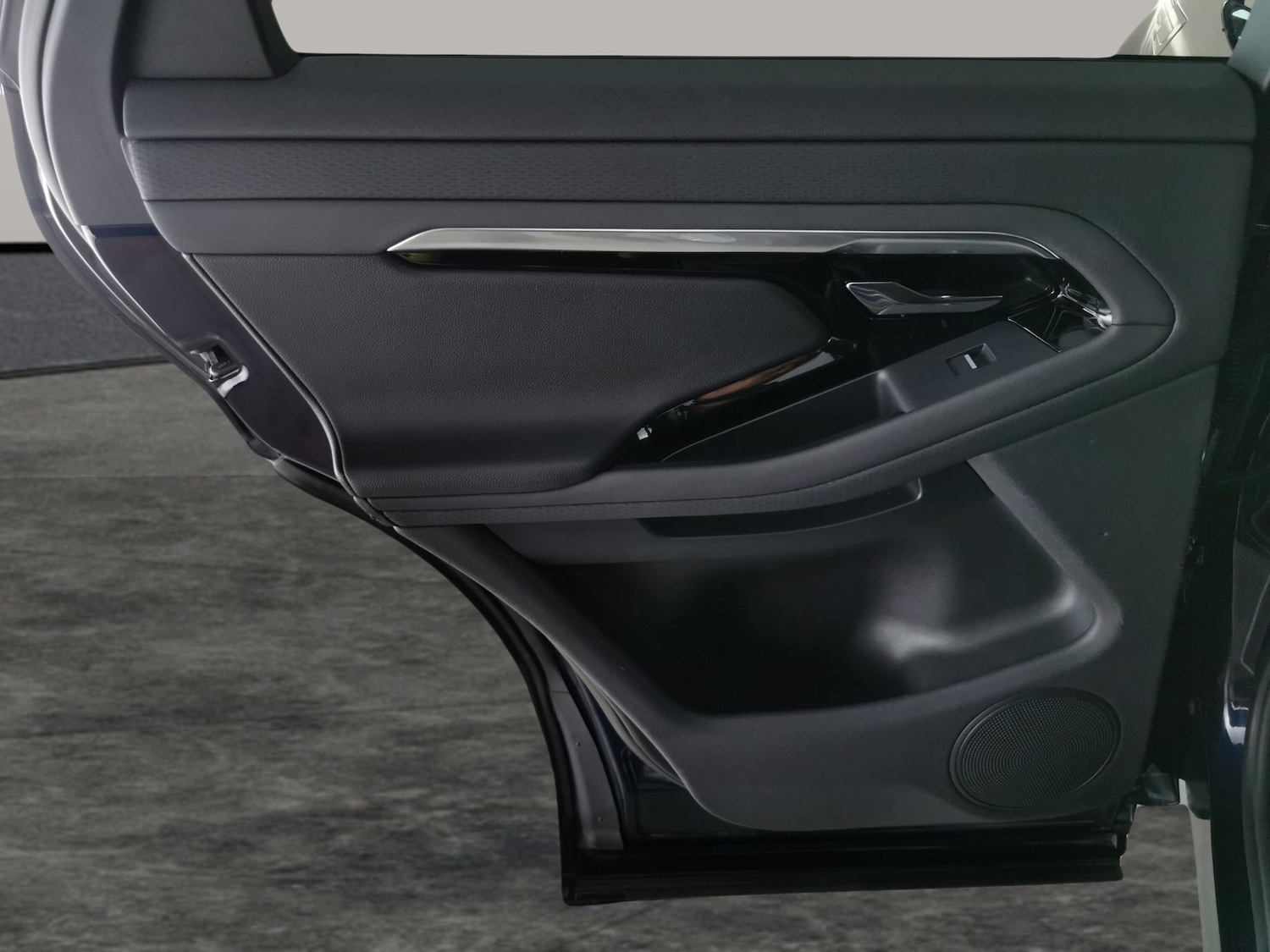 Used Land Rover Range Rover Evoque 2023 for sale - 77917000: Photo 33