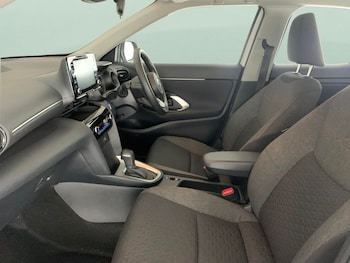 Used Toyota Yaris Cross 2024 for sale - 76318295: Photo