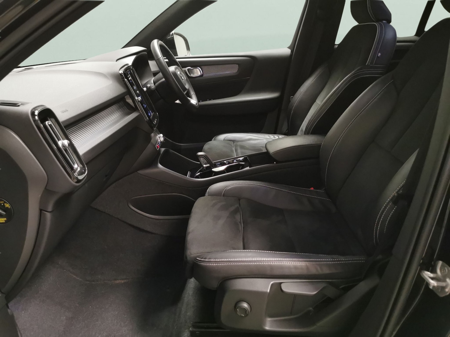 Used Volvo XC40 2021 for sale - 77763230: Photo 4