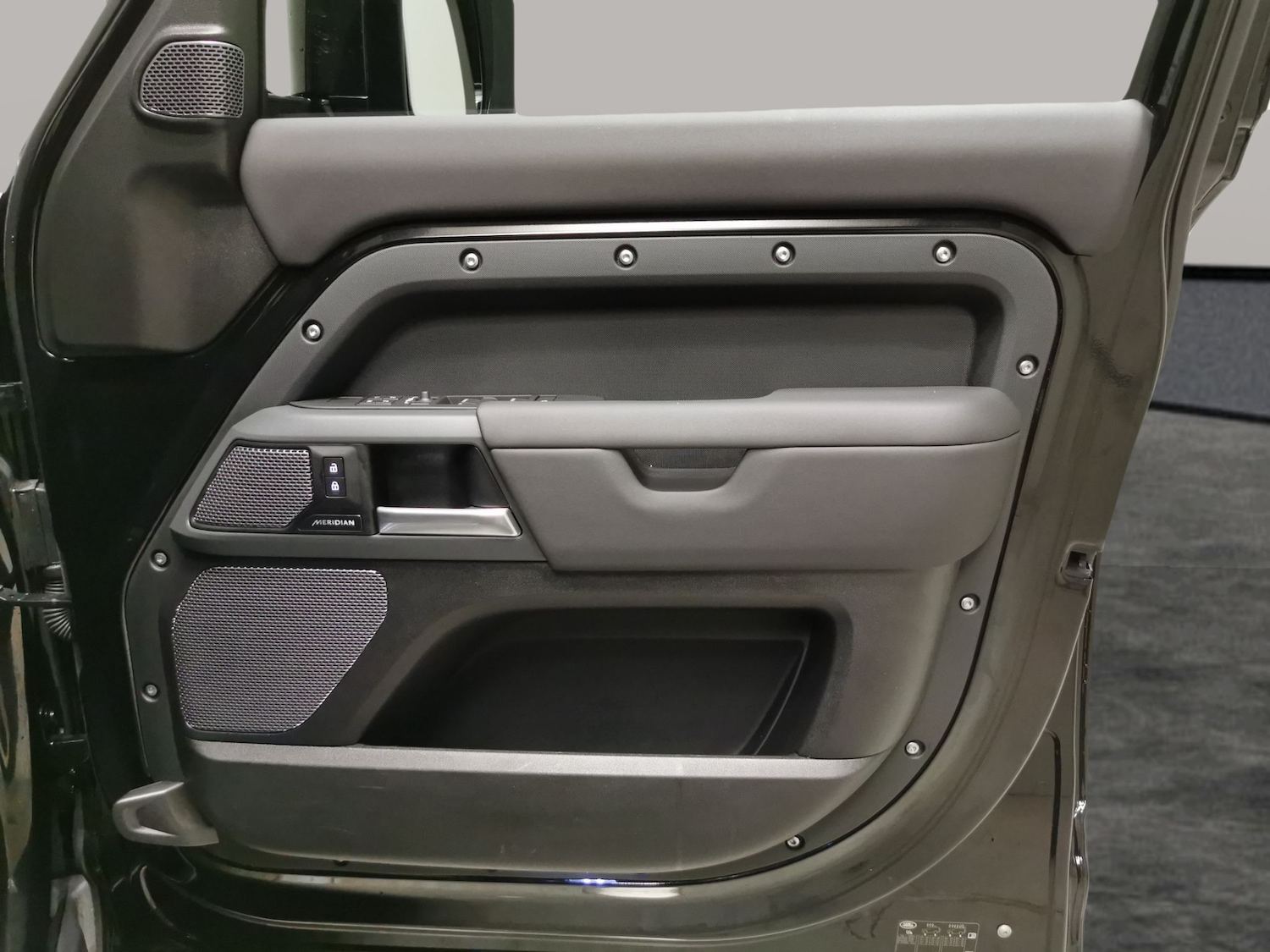 Used Land Rover Defender 110 2023 for sale - 77094379: Photo 32