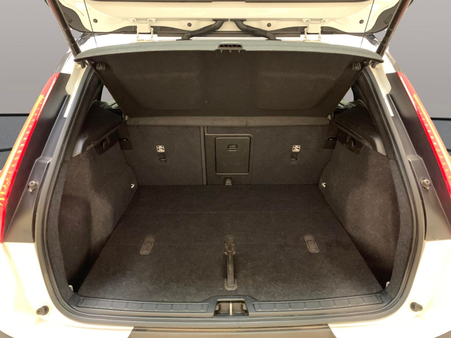 Used Volvo XC40 2022 for sale - 76444592: Photo 44