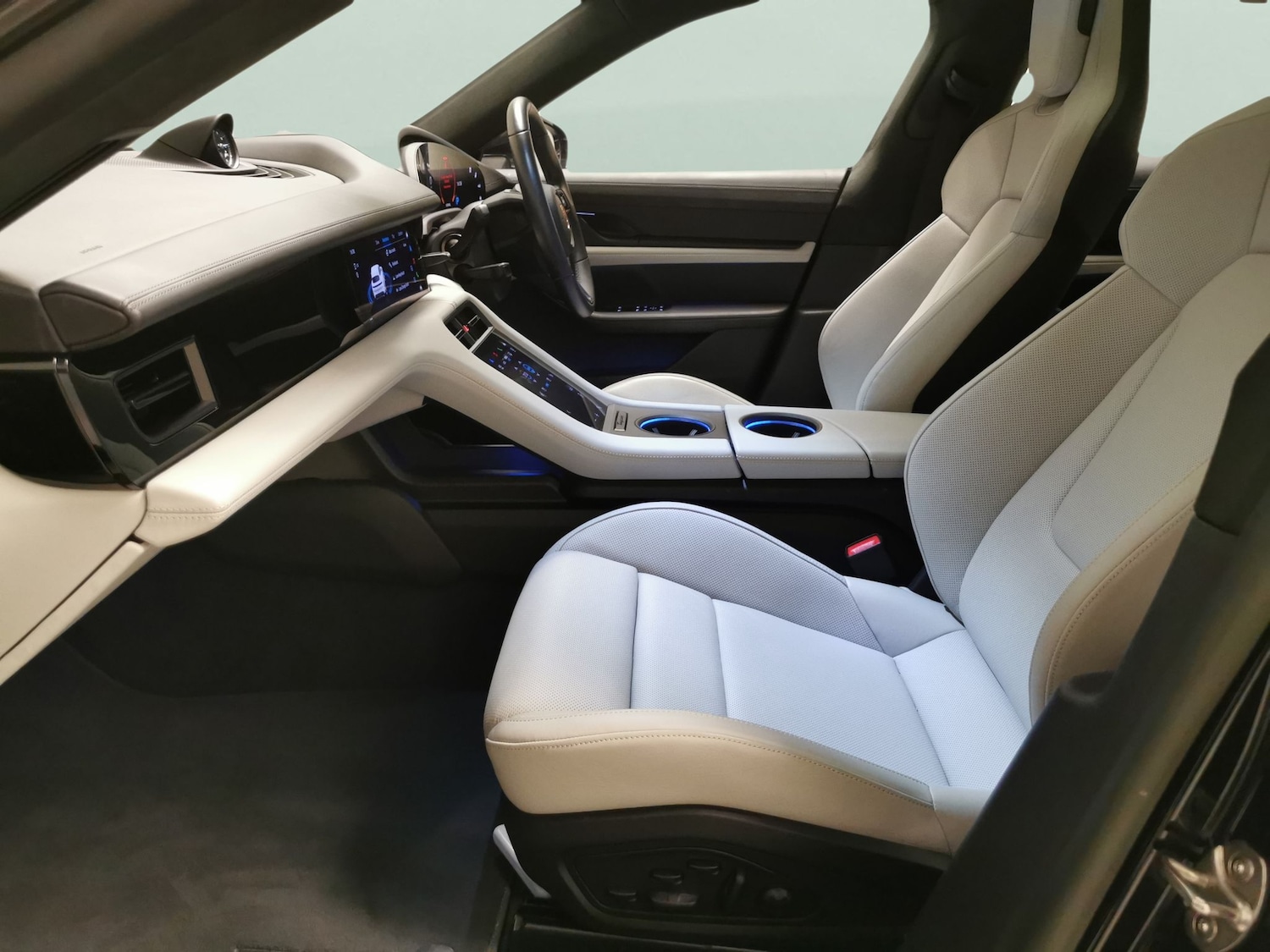 Used Porsche Taycan 2023 for sale - 77293809: Photo 4