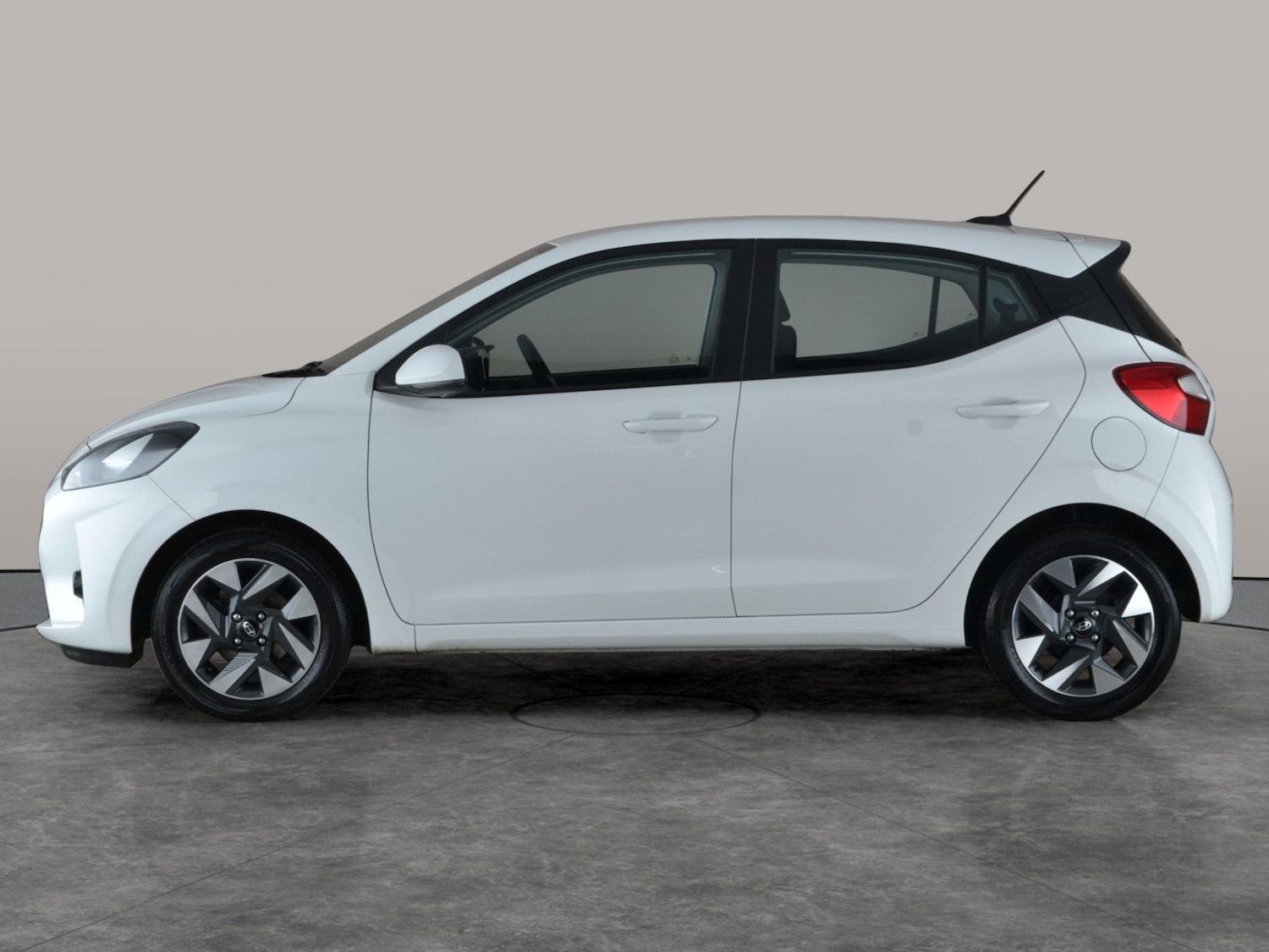 Used Hyundai i10 2023 for sale - 77653453: Photo 13