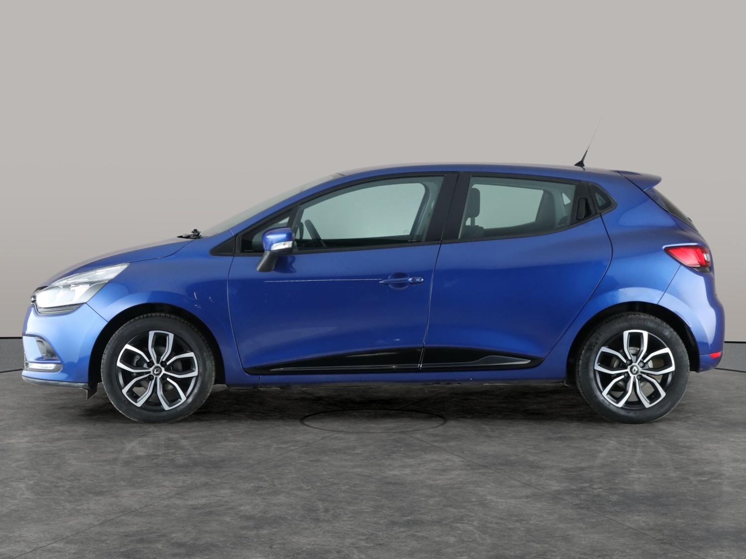 Used Renault Clio 2019 for sale - 76638461: Photo 11