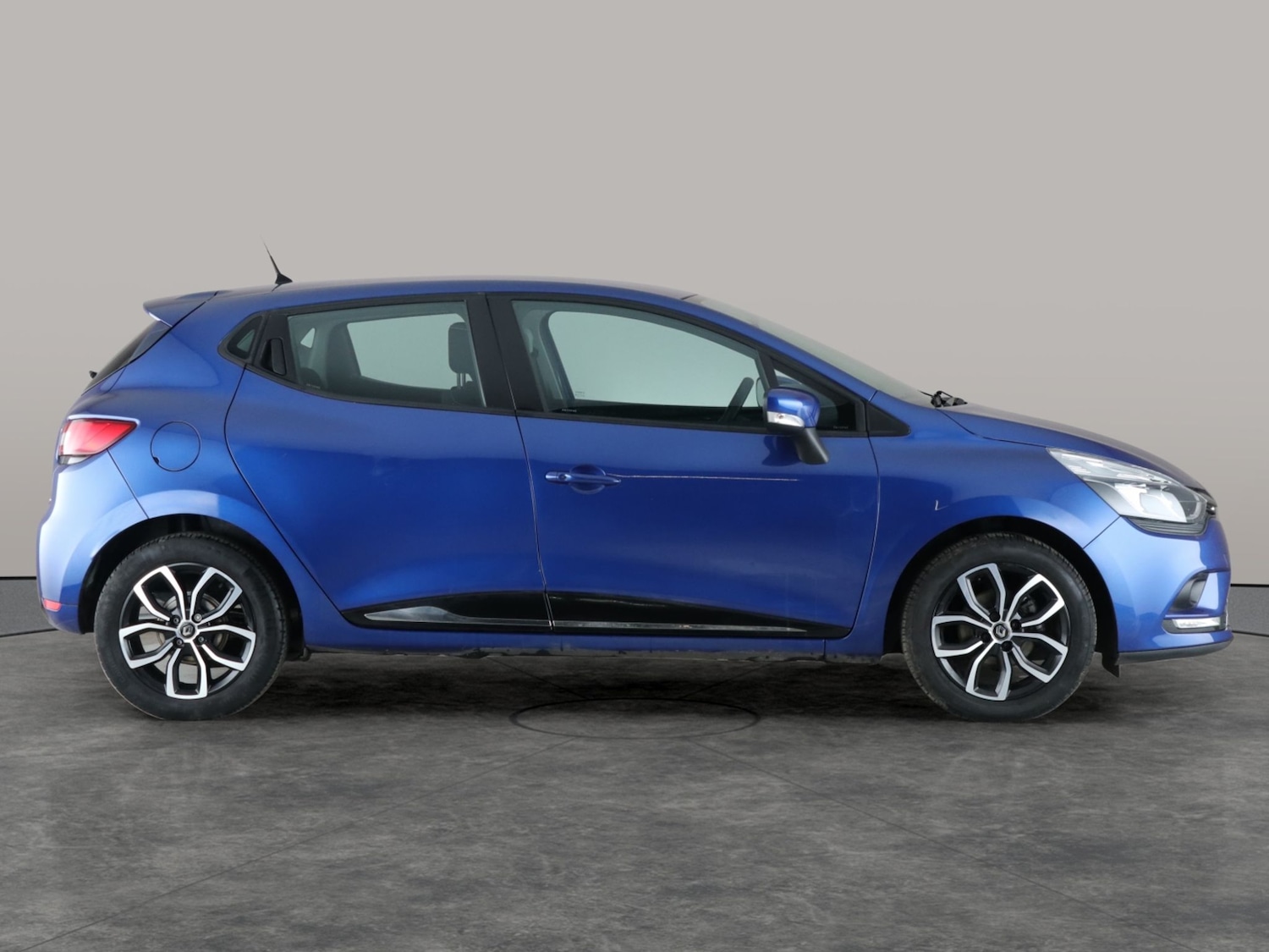 Used Renault Clio 2019 for sale - 76638461: Photo 7