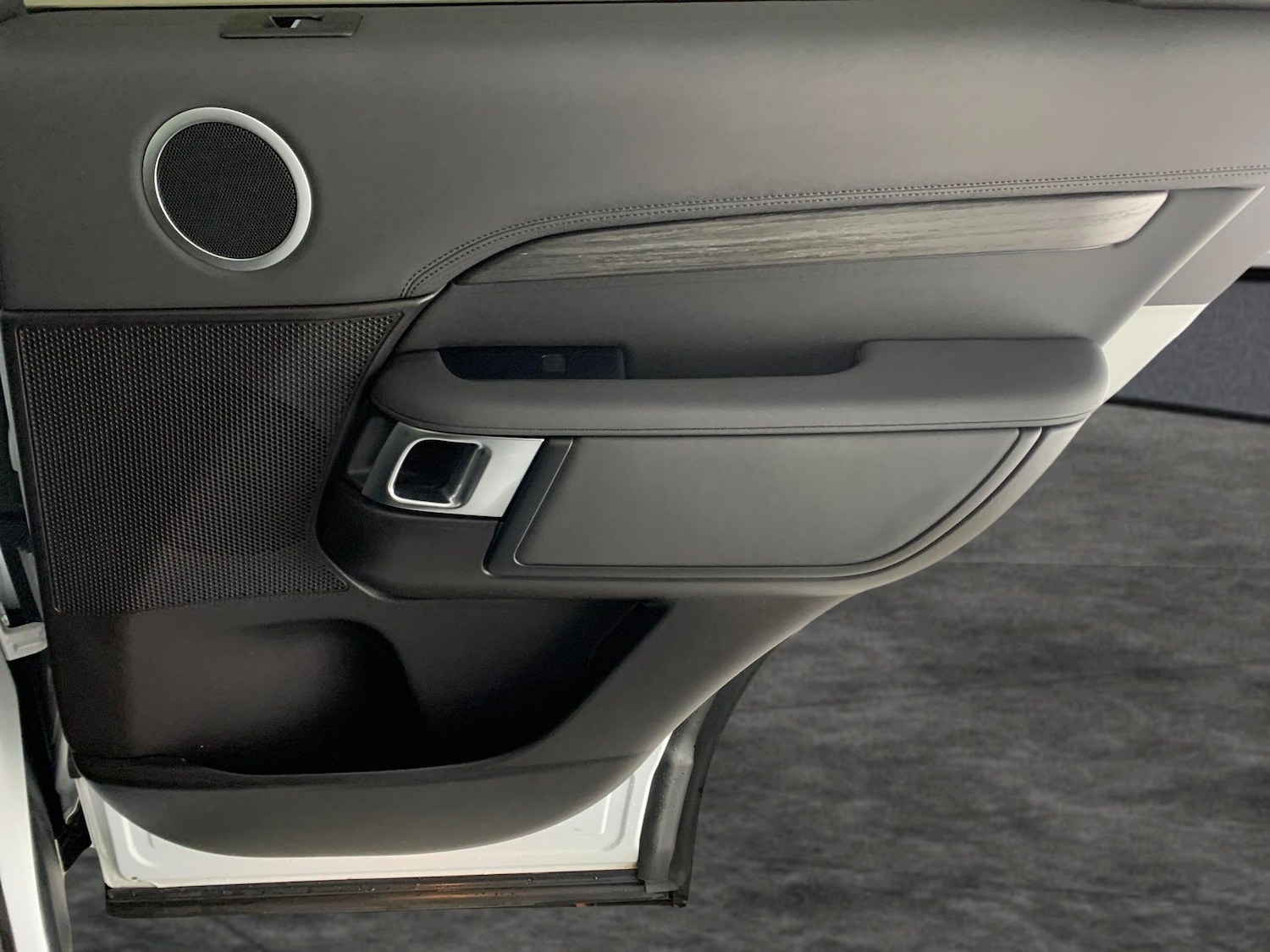 Used Land Rover Discovery 2019 for sale - 77965692: Photo 33