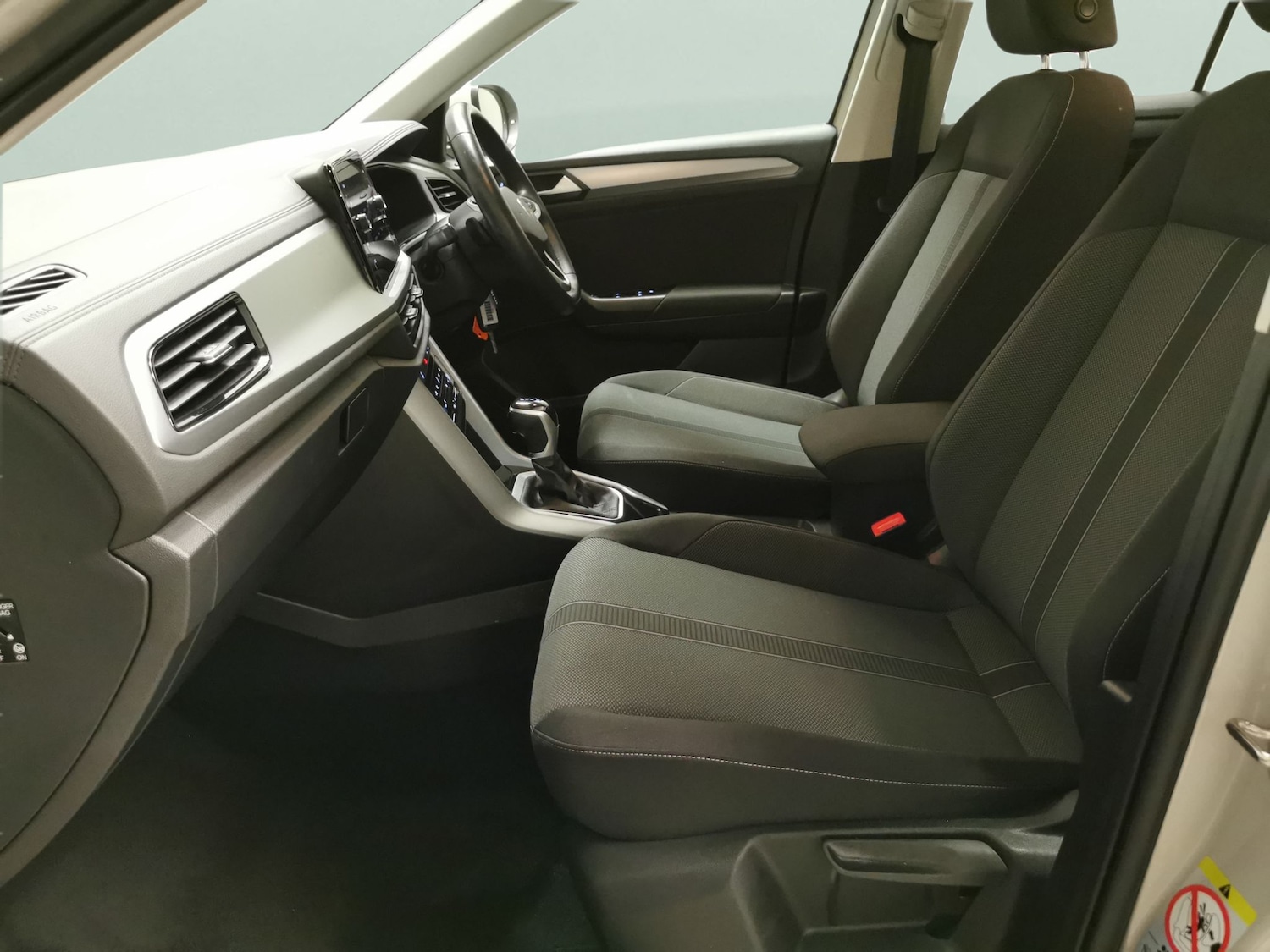 Used Volkswagen T-Roc 2023 for sale - 76879182: Photo 4