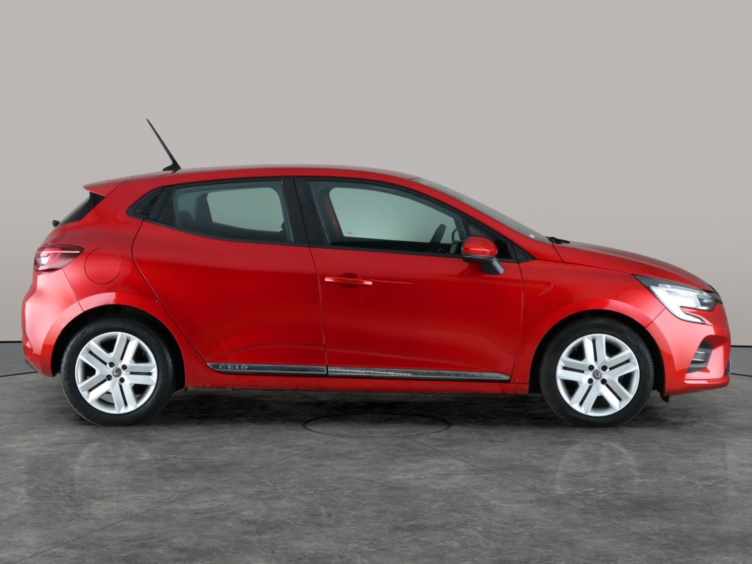 Used Renault Clio 2020 for sale - 76540320: Photo 8