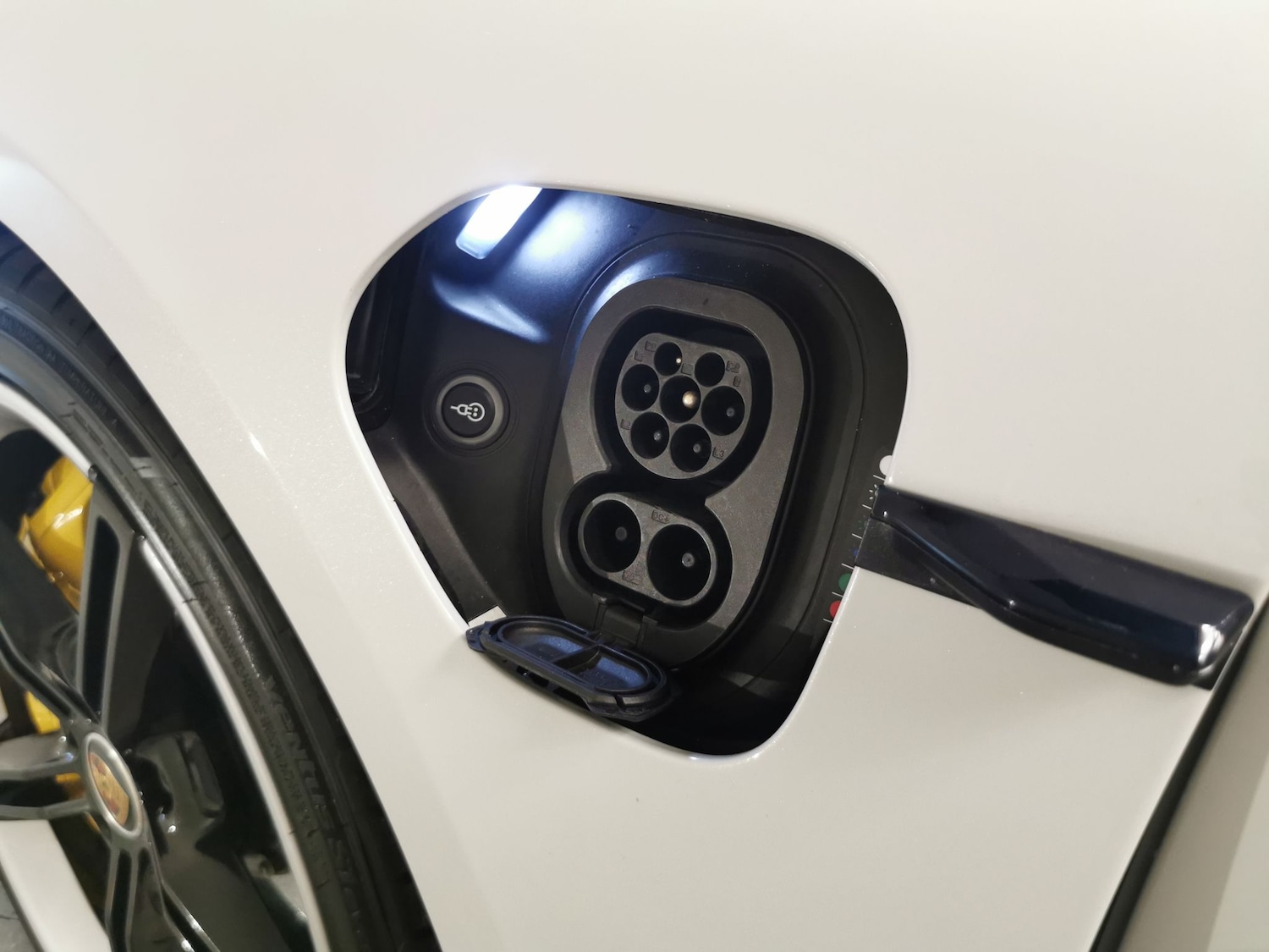 Used Porsche Taycan 2021 for sale - 76162511: Photo 55